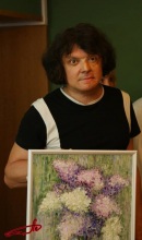 Александр Карпенко с картиной Елены Краснощёковой